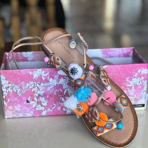 NEVER WORN Chinese Laundry Pom Pom Sandals